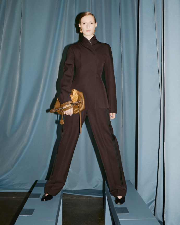 FENDI十周年纪念The Way Selleria手袋，UNIQLO U秋冬系列亮相｜是日美好事物