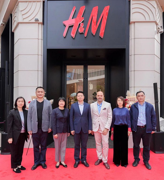 H&M上海旗舰店焕新启幕，LV又推限量联名香水 | 是日美好事物